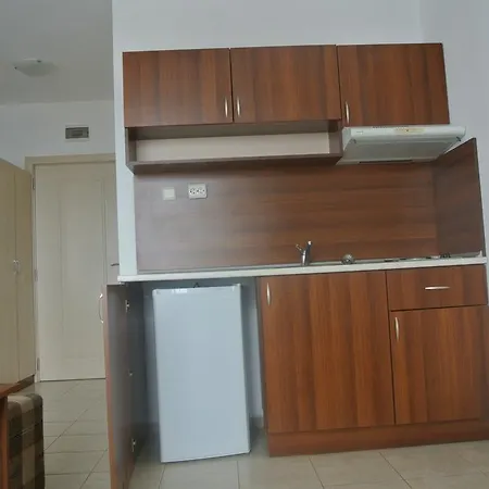 Rose Self Catering Appartement *