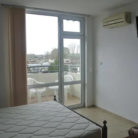 Rose Self Catering شقة