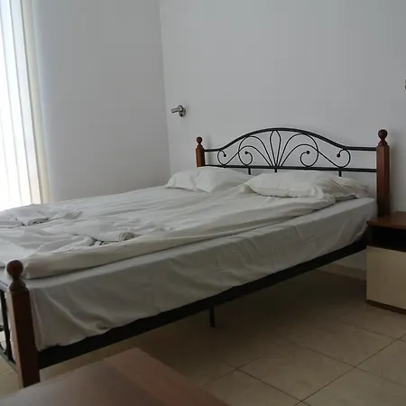 Rose Self Catering Slăntjev Brjag